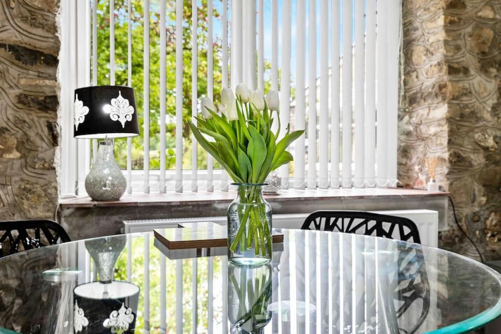Beautiful Renovated Former Coach House Llandeilo Exterior foto